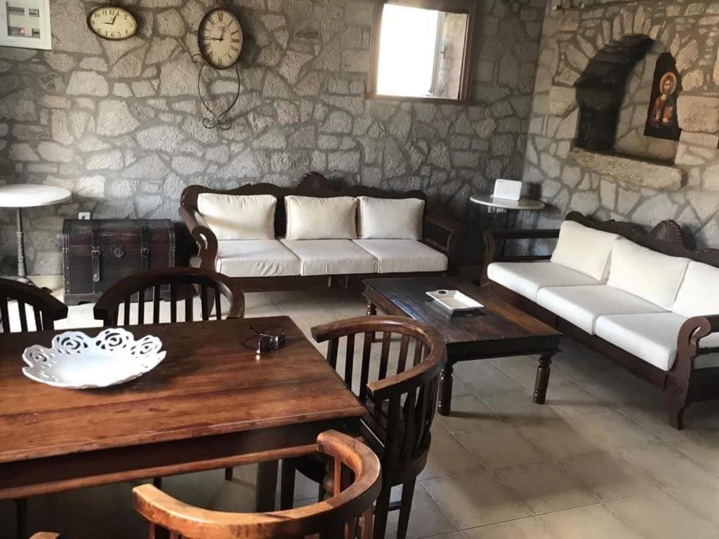 Stone Houses Kontias Luaran gambar