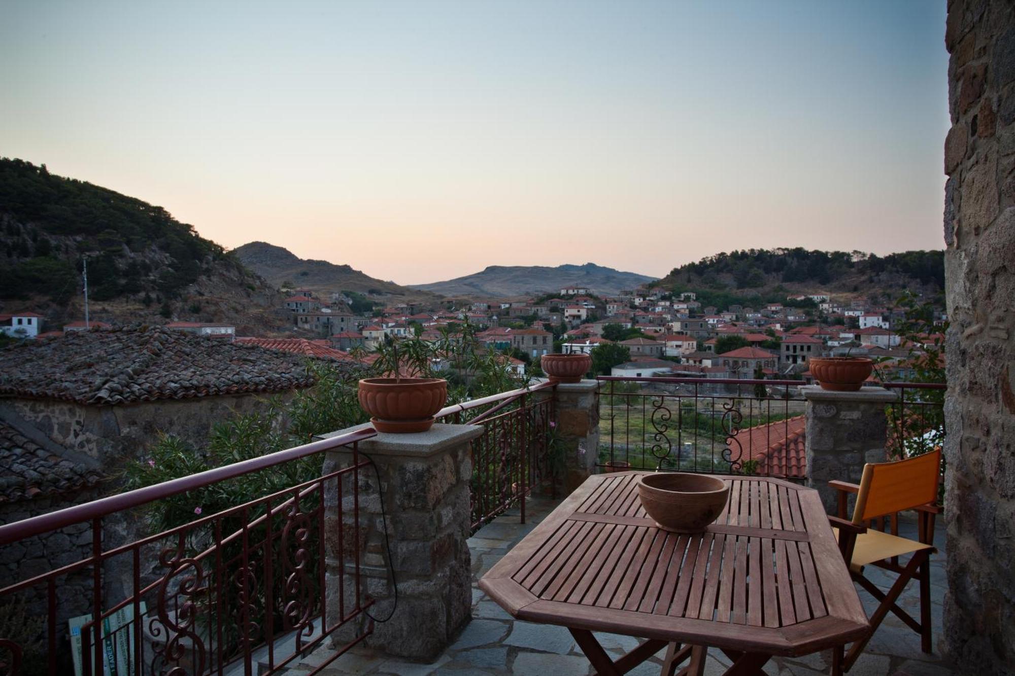Stone Houses Kontias Bilik gambar